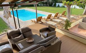 Relaxing Villa With Swimming Pool And Garden